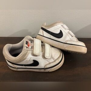 NIKE | Kids White and Black Velcro Sneakers